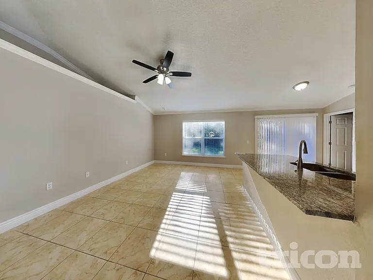 312 Colony Ct — Photo 3