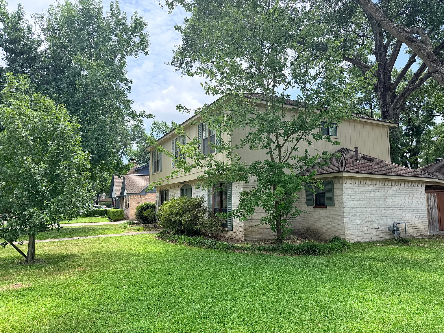 4 bed, 2.5 bath, 2312 sqft, $2,495 — Photo 3