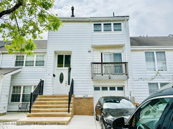 30 Barclay Cir, Staten Island, NY 10312