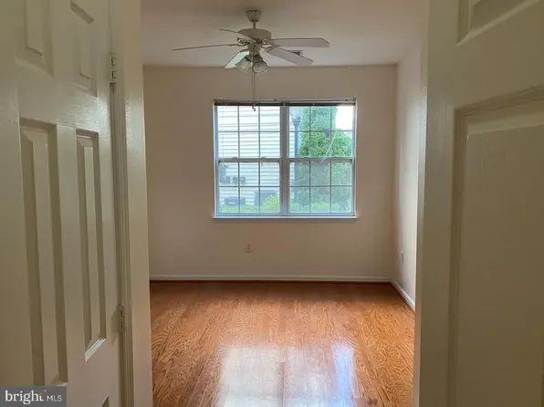 12945 Centre Park Cir, Herndon, VA