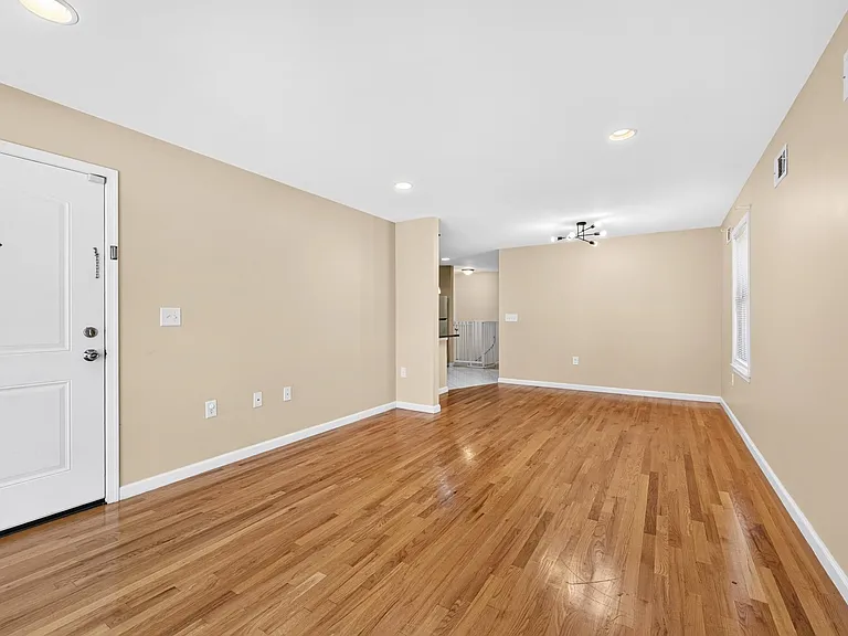 43 Manhattan Ave #1 — Photo 8