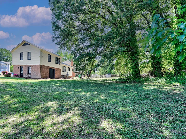305 Red Roan Pl — Photo 14