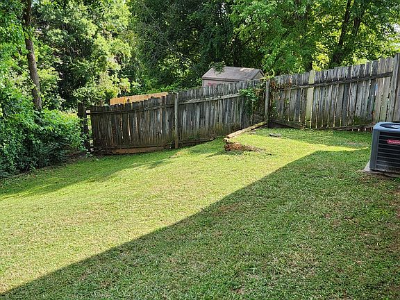 5th image of 810 Valerie Ln