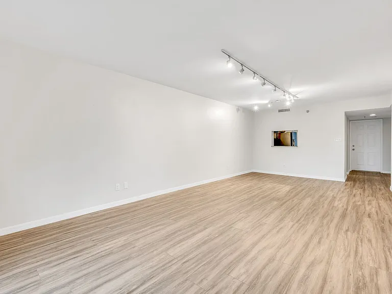 201 W Laurel St #607 — Photo 5