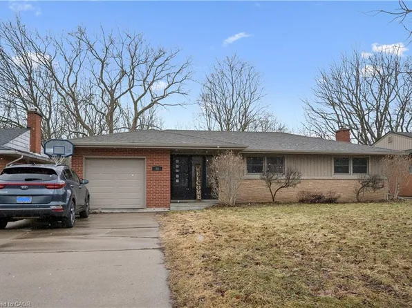 16 Stephen St, Cambridge, ON N1S 3R8