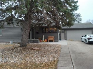 360 McClellan Dr, Huron, SD 57350