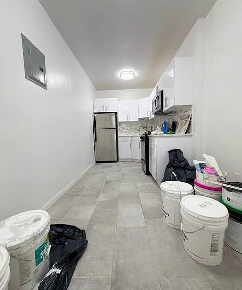 50 E 21st St #1 — Photo 2