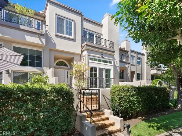 19266 Meadowood Cir, Huntington Beach, CA 92648
