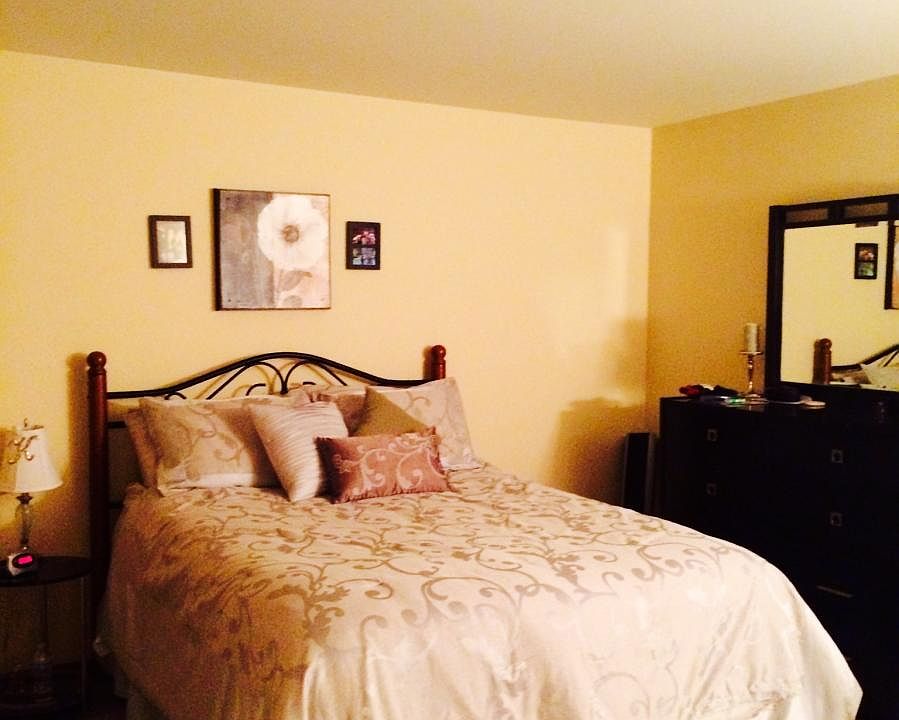 2nd Floor: Master Bedroom with Closet