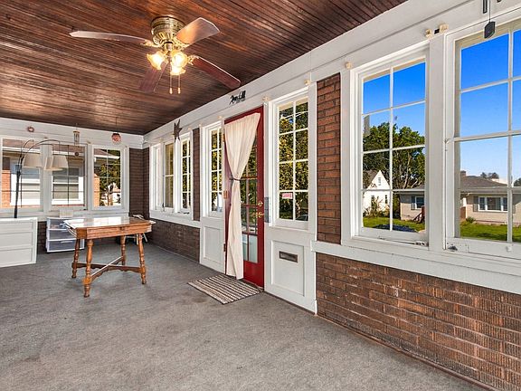 5th image of 913 Clement St