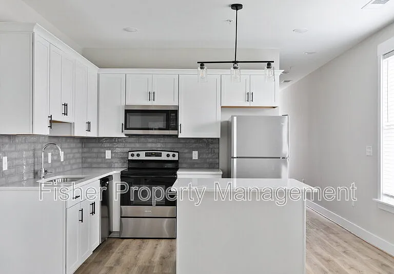 2202 Carrington St #200 — Photo 4