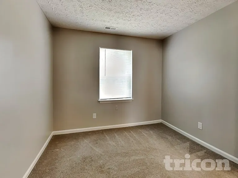 1829 Elkpark Dr — Photo 12