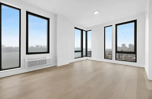 Rented by REAL New York | media 24