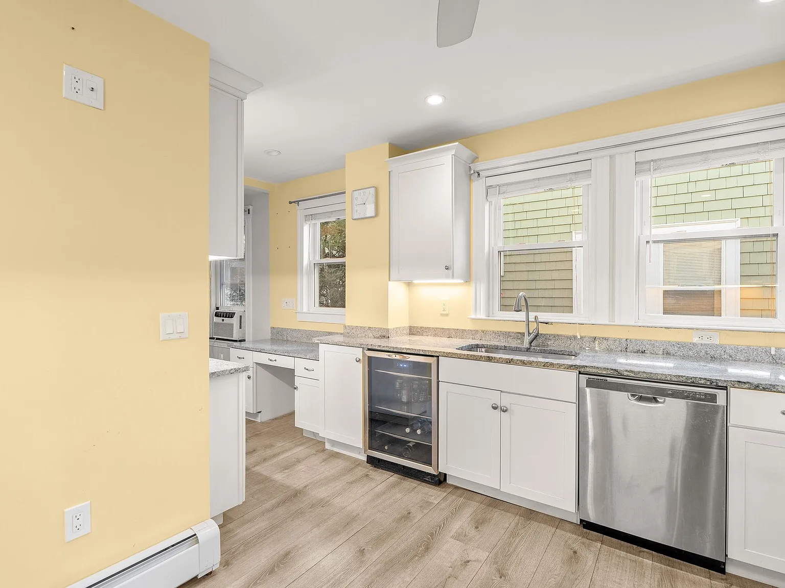 2 bed, 1200 sqft, $4,100 — Photo 4