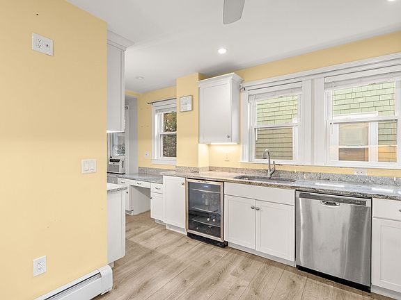 4th image of 14 Marine Rd #1