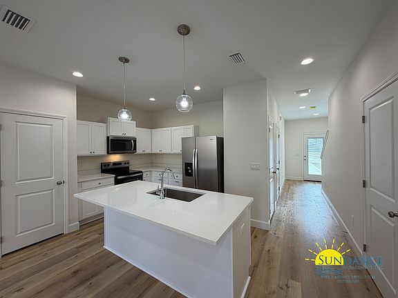 4th image of 709 Woodlawn Ave Unit B