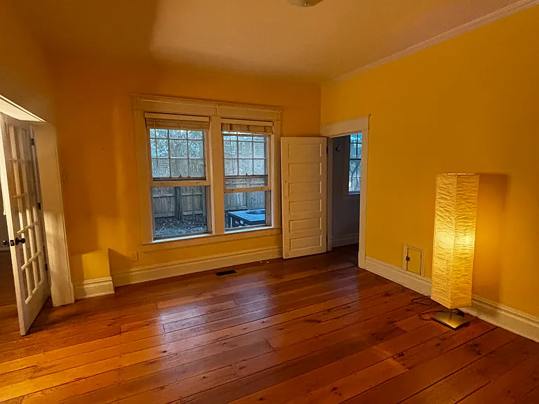 1019 Gloria Ave — Photo 5