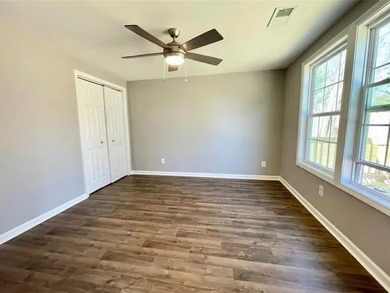 3315 Plantation Rd — Photo 4