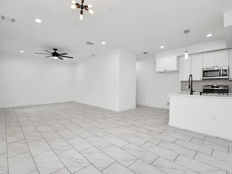 9003 Prairie View Dr #B — Photo 2