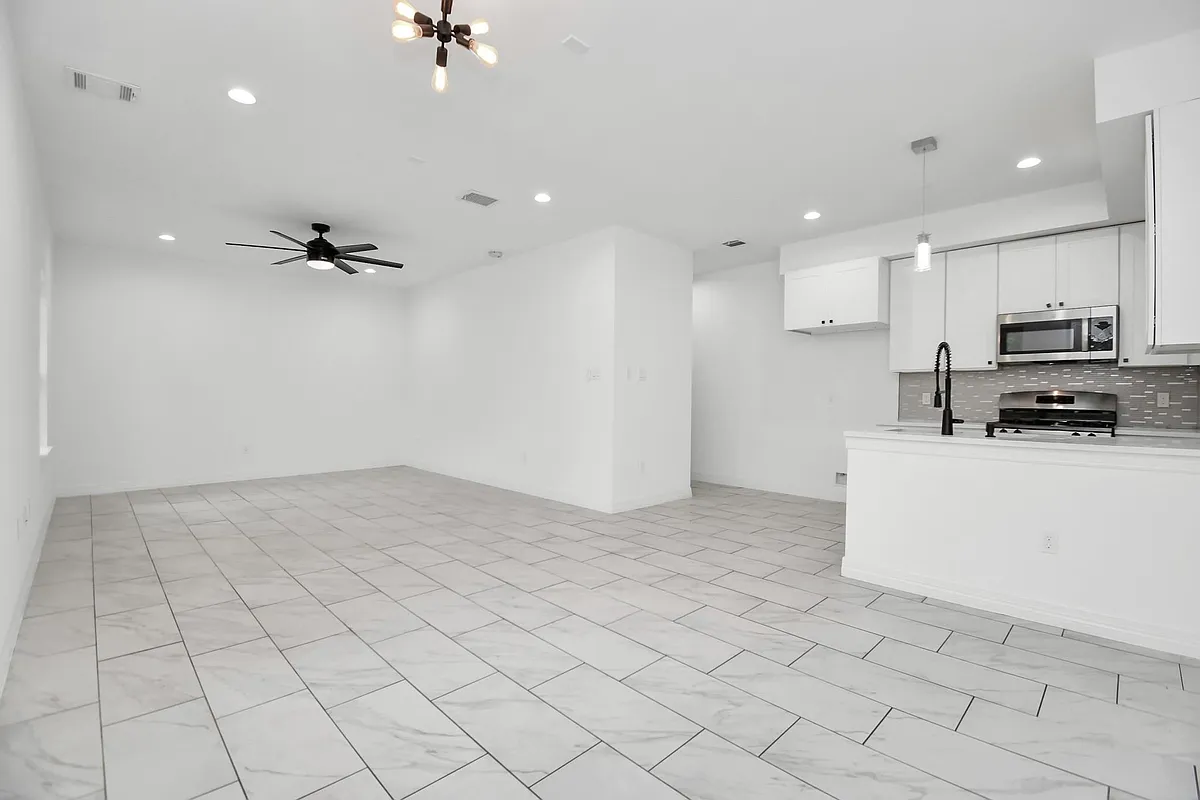 Photo 2 of 20 - 9003 Prairie View Dr #B - Houston, TX Building Photo - 9003 Prairie View Dr #B
