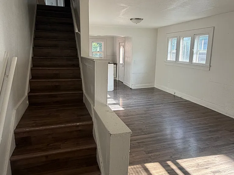 220 Franklin Ave — Photo 1