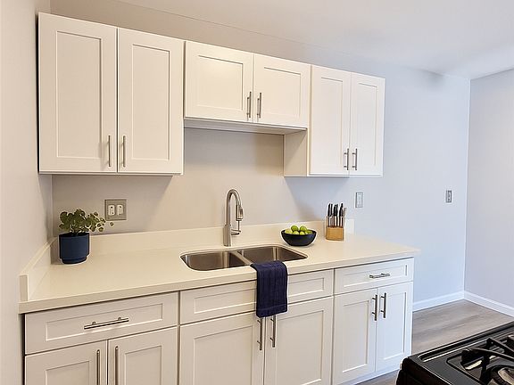 3rd image of 6107 Linden Ave APT 1