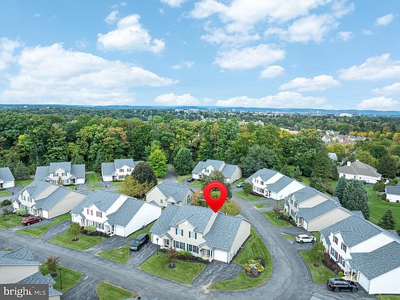 2nd image of 128 Winchester Ct