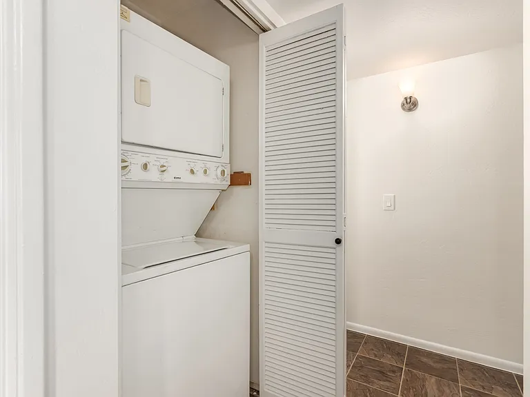 27 W Concorda Dr #104 — Photo 10