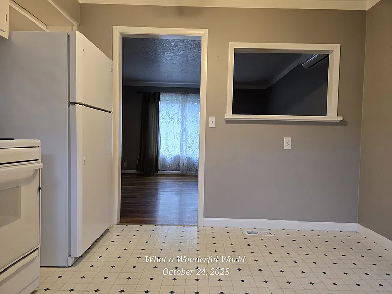 583 Delmar Dr N — Photo 13