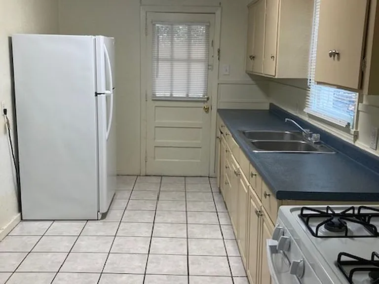 330 Belvedere Dr — Photo 8