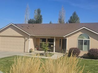 8 Sunflower Ct, Pasco, WA 99301