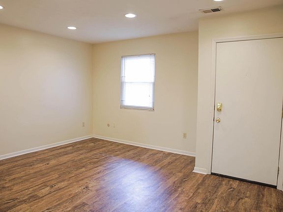 5th image of 253 E 19th Ave