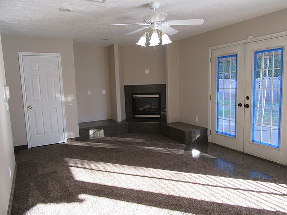 Family room/gas fireplace