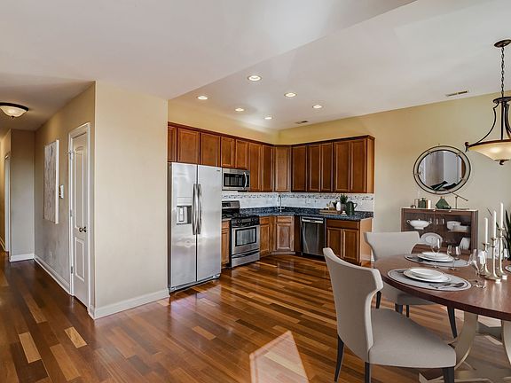 3rd image of 4442 N Dover St APT 3N