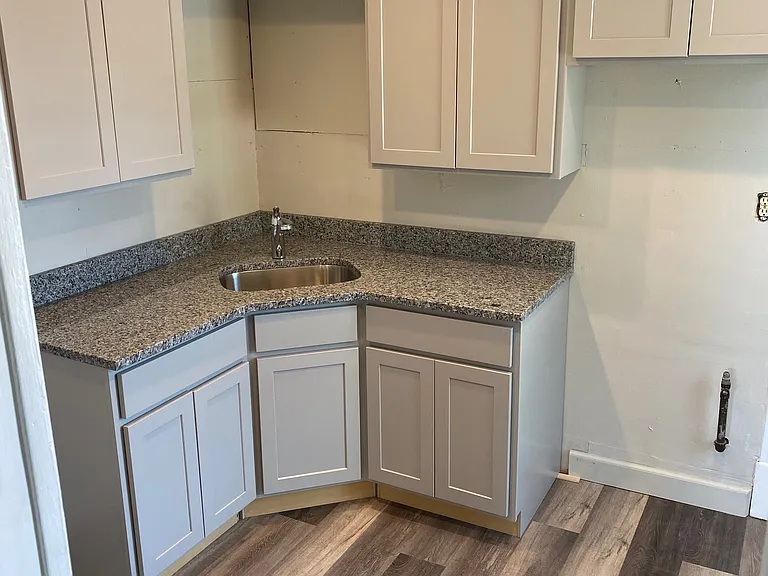 720 Goold St #4 — Photo 2
