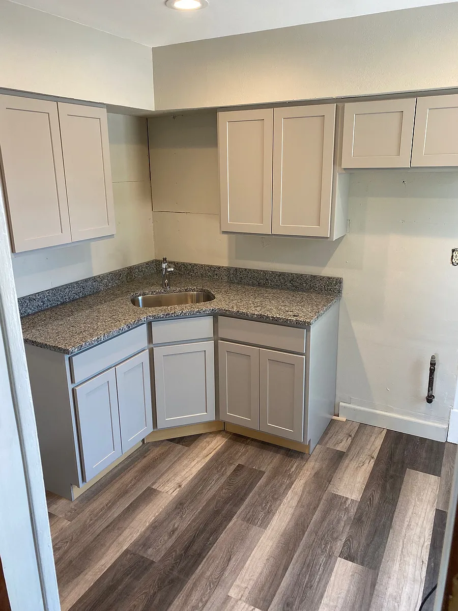 Building Photo - 720 Goold St #4