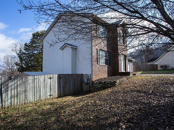 5th image of 658 Cornerbrook Ln