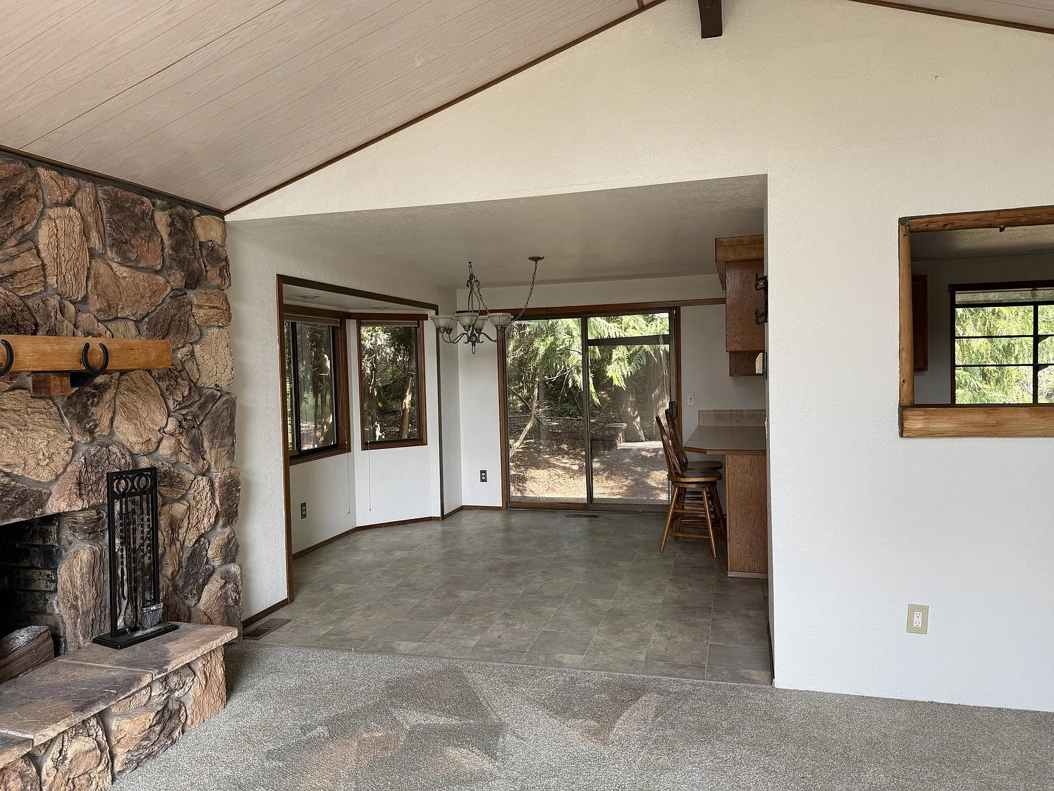 3 bed, 2.5 bath, 2010 sqft, $1,950 — Photo 3
