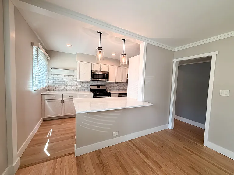 26W416 Macarthur Ave — Photo 7