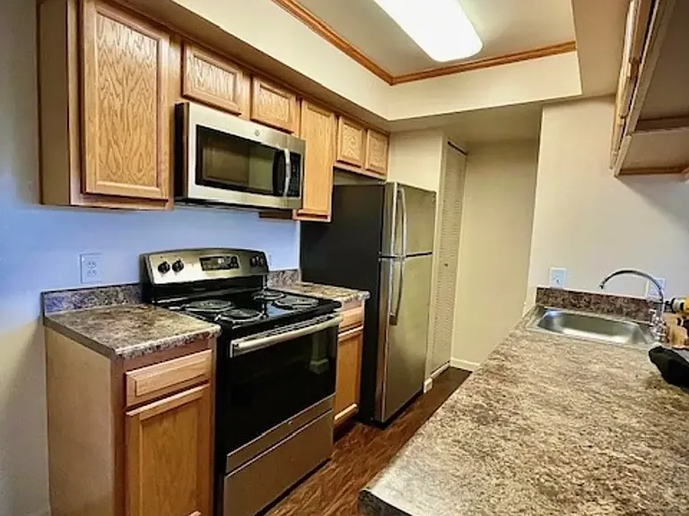 Stone Pointe Village — Photo 18