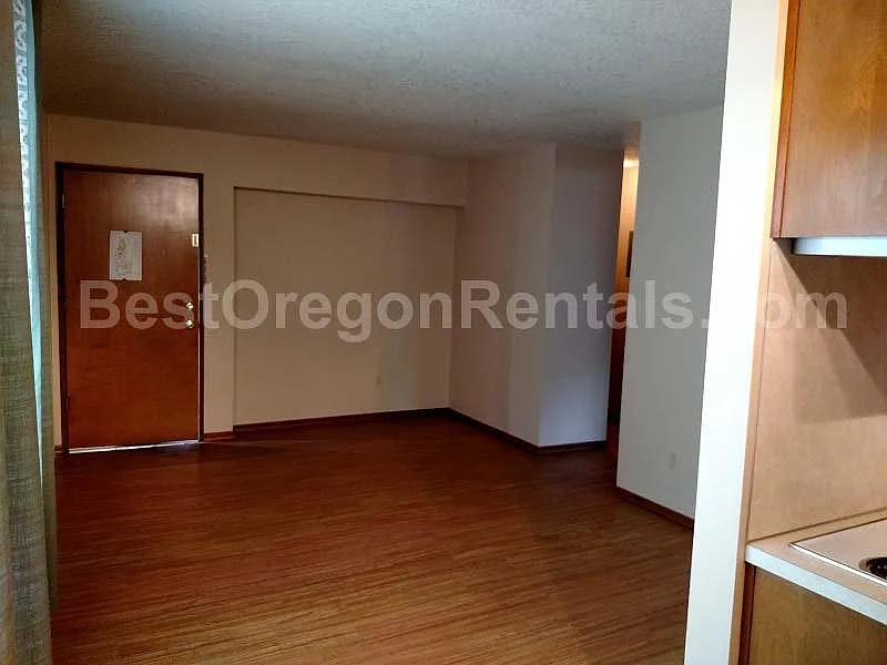1929 Cedar Street — Photo 2