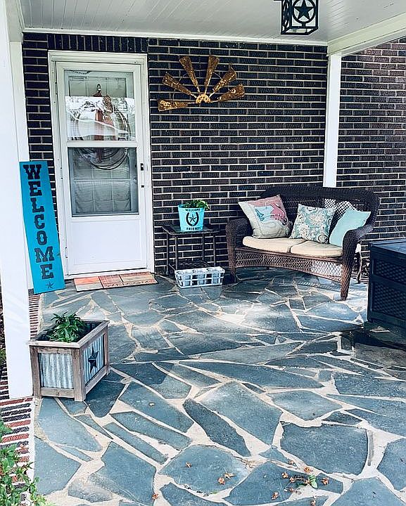 Nice covered breezeway