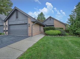 1850 Pine Ridge Ln, Bloomfield Hills, MI 48302