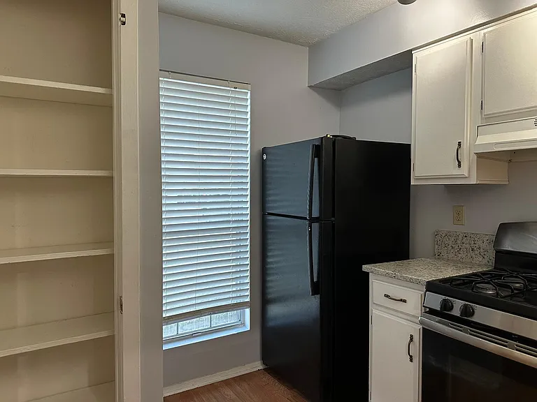 2937 Aspen Woods Entry — Photo 2