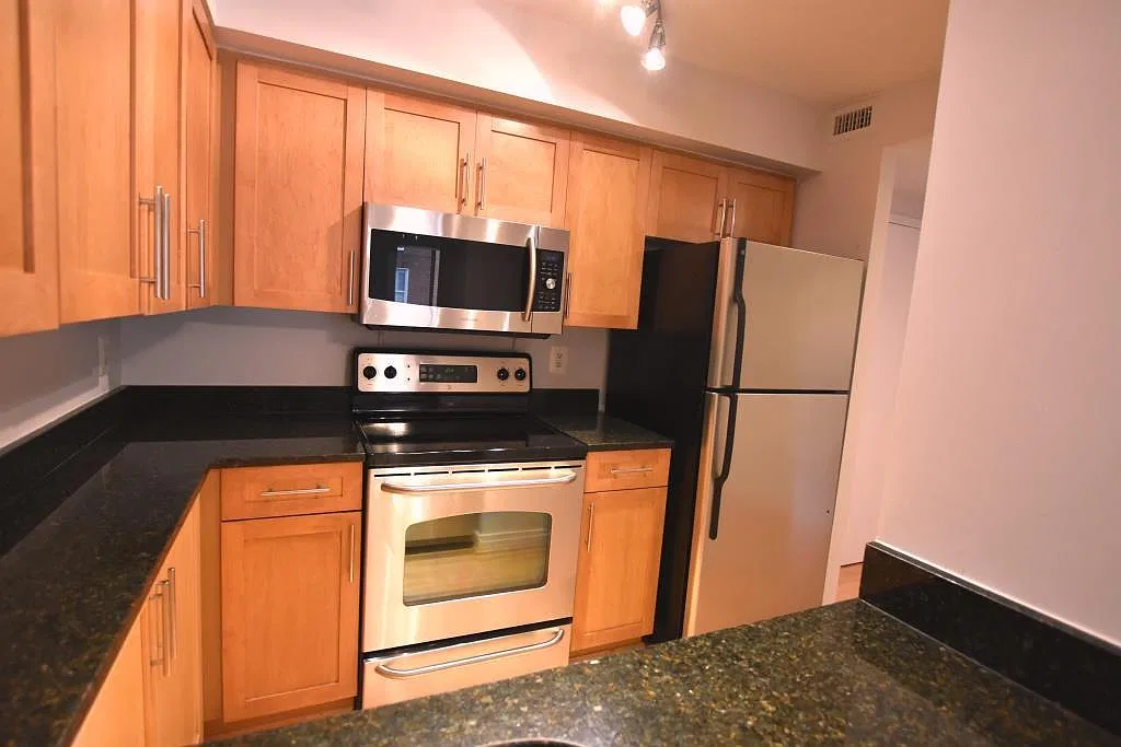 7500 Woodmont Ave — Photo 2