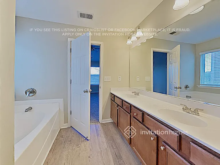 925 Donington Cir — Photo 17
