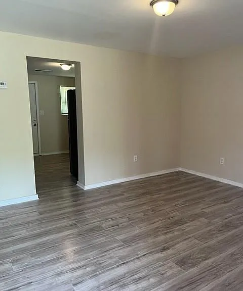 1433 Helon St — Photo 3