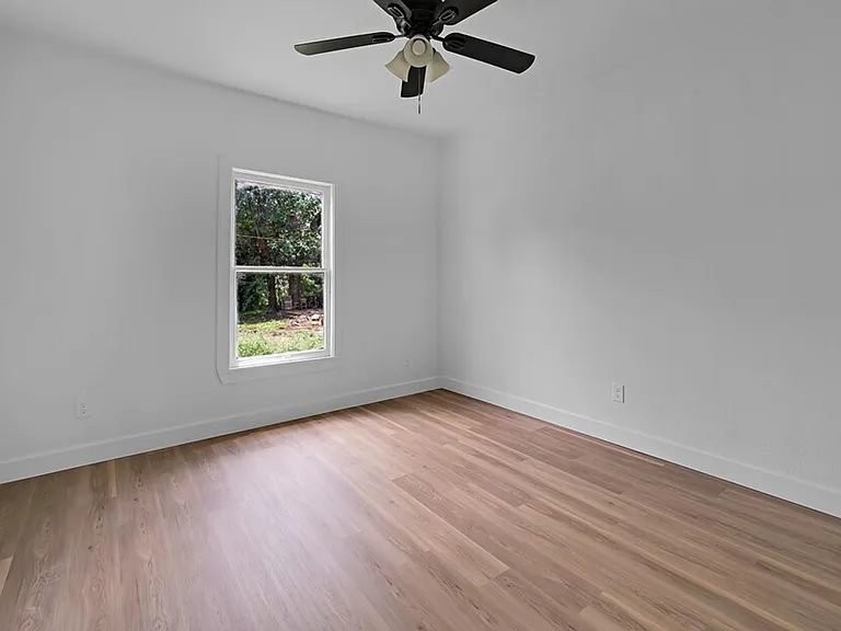 1818 Windsor Ave — Photo 15