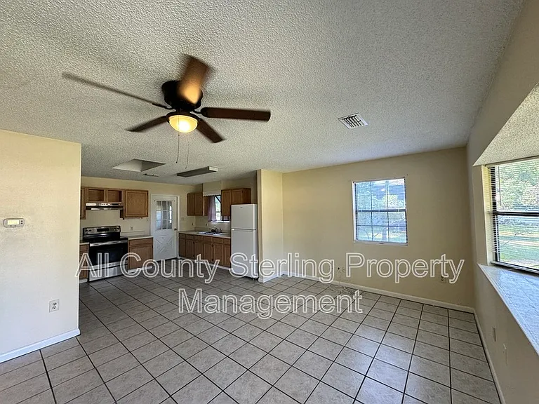 159 SW Elizabeth Ct — Photo 4
