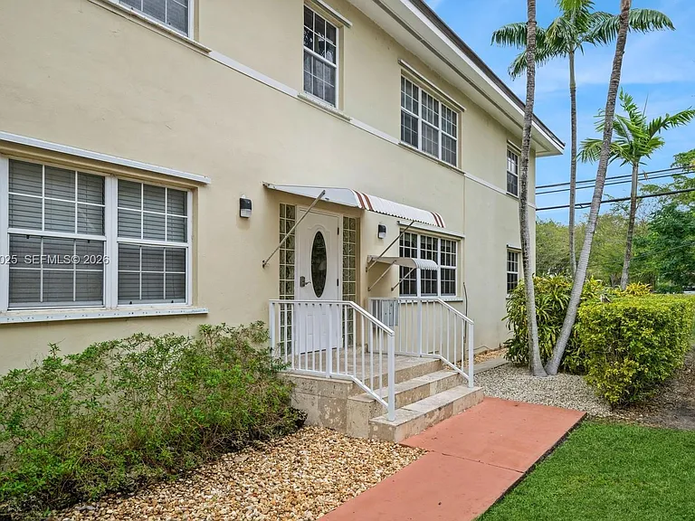237 Madeira Ave #1 — Photo 35